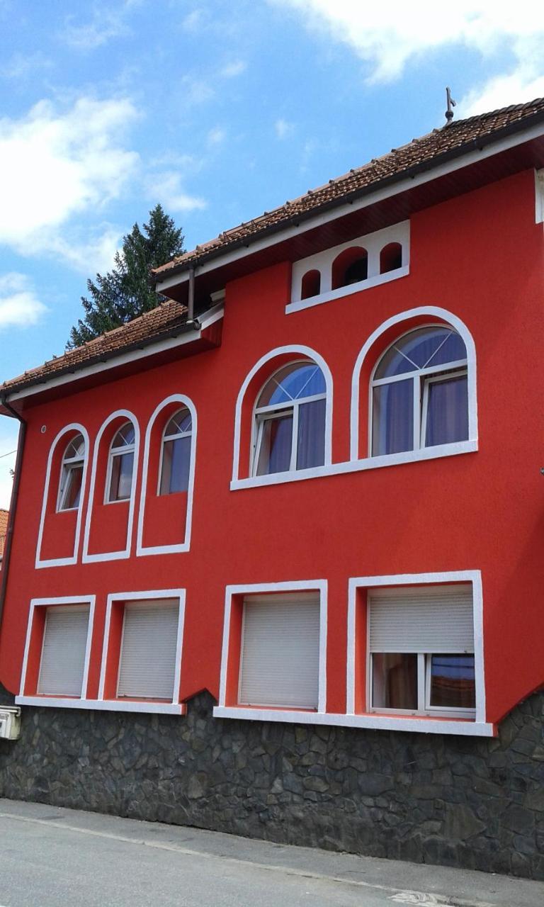 Pensiunea Rock And Red Rîşnov Exteriör bild